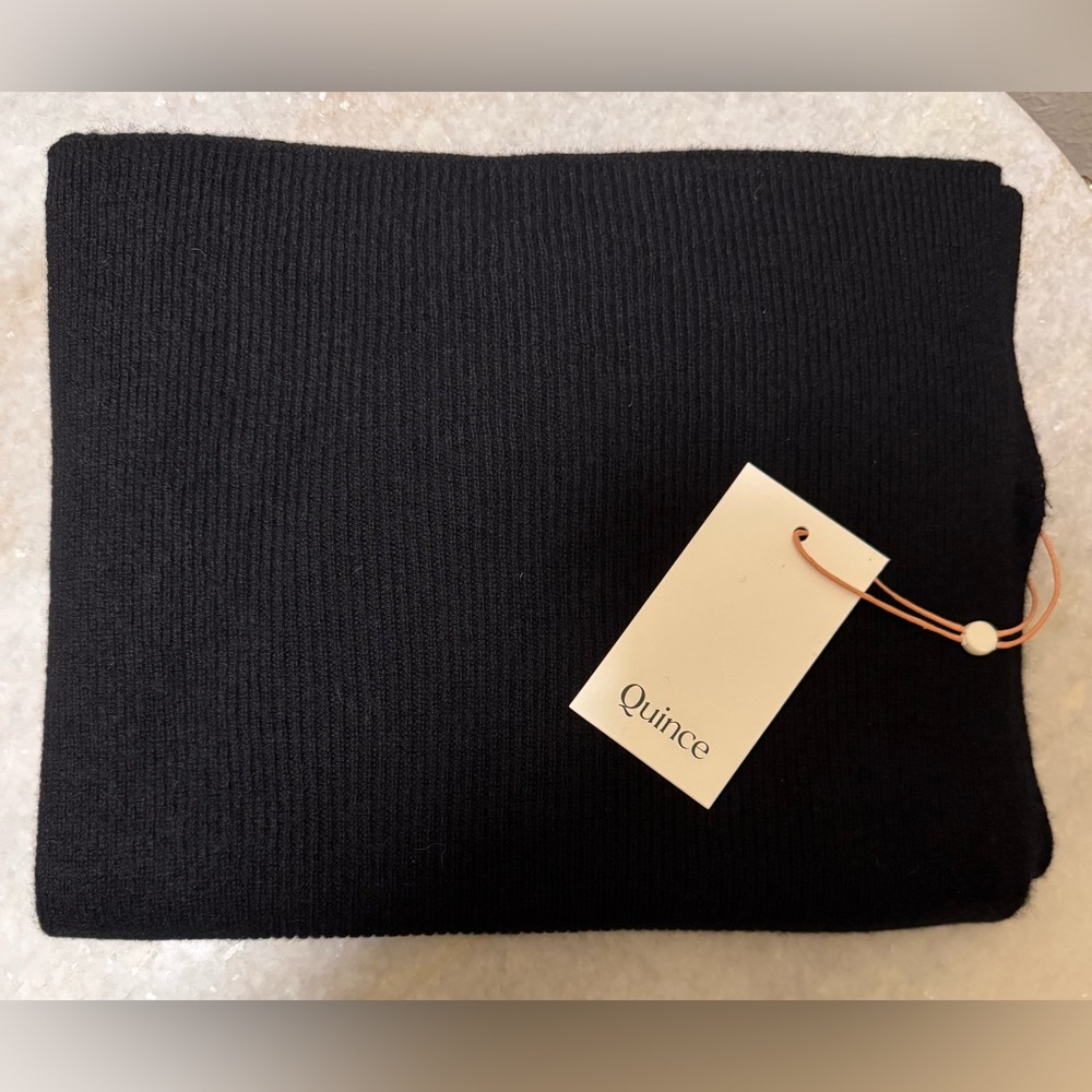 BRAND NEW - Quince Luxurious Black Cashmere Scarf